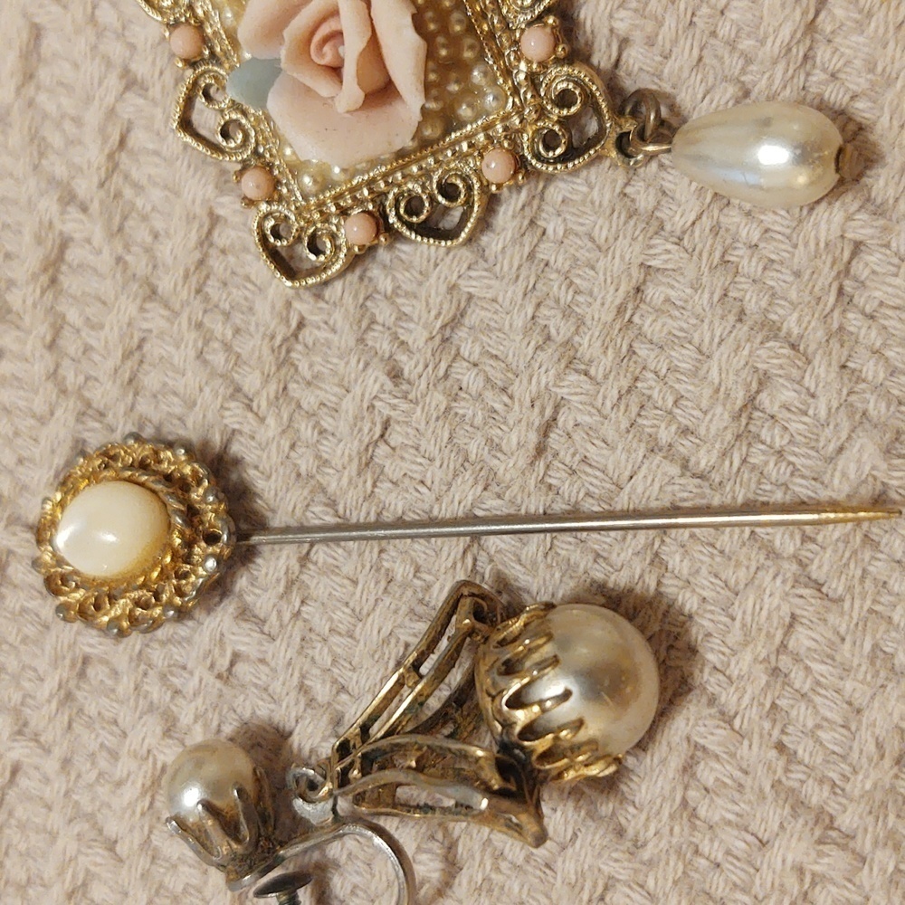 Vintage Jewelry Bundle - Picture 4 of 7